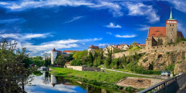 Bautzen - Die Spree an der alten Wasserkunst mit der Michaeliskirche