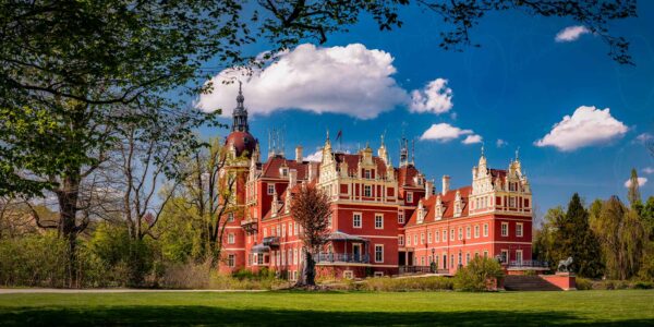 Bad Muskau - Fürst Pückler Park mit dem malerischen Schloss