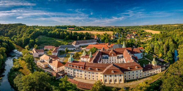 Ostritz - St. Marienthal eingebettet in die Neiße