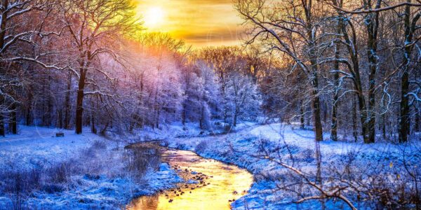 Bad Muskau – Die goldene Abendsonne spiegelt sich in der Neiße